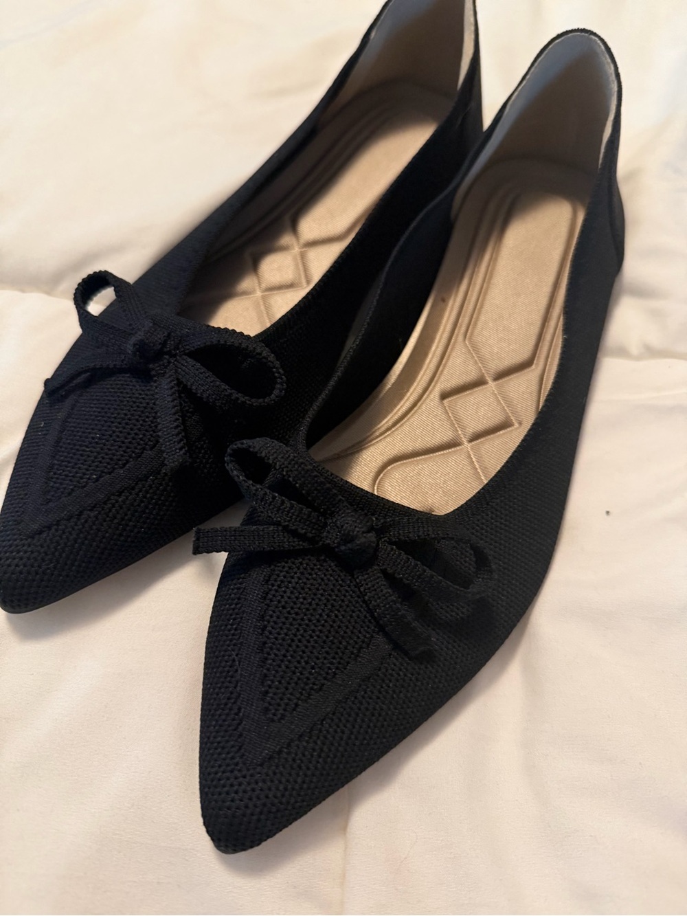Source Unknown Black Pointed Knit Ballet Flats with Bow Accent